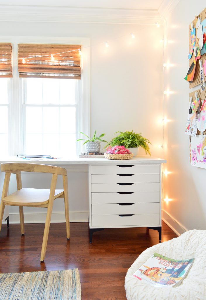 Kids Art Room Desk With Beanbag