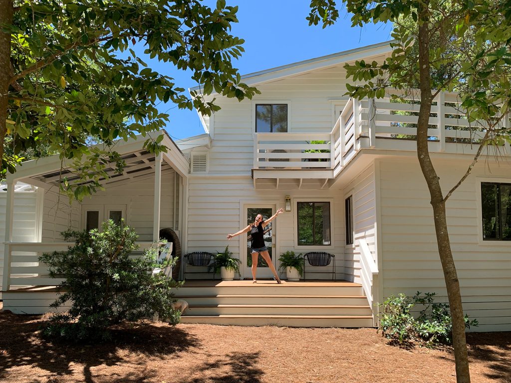 Exterior da casa na Flórida mais próximo depois de maio com Sherry