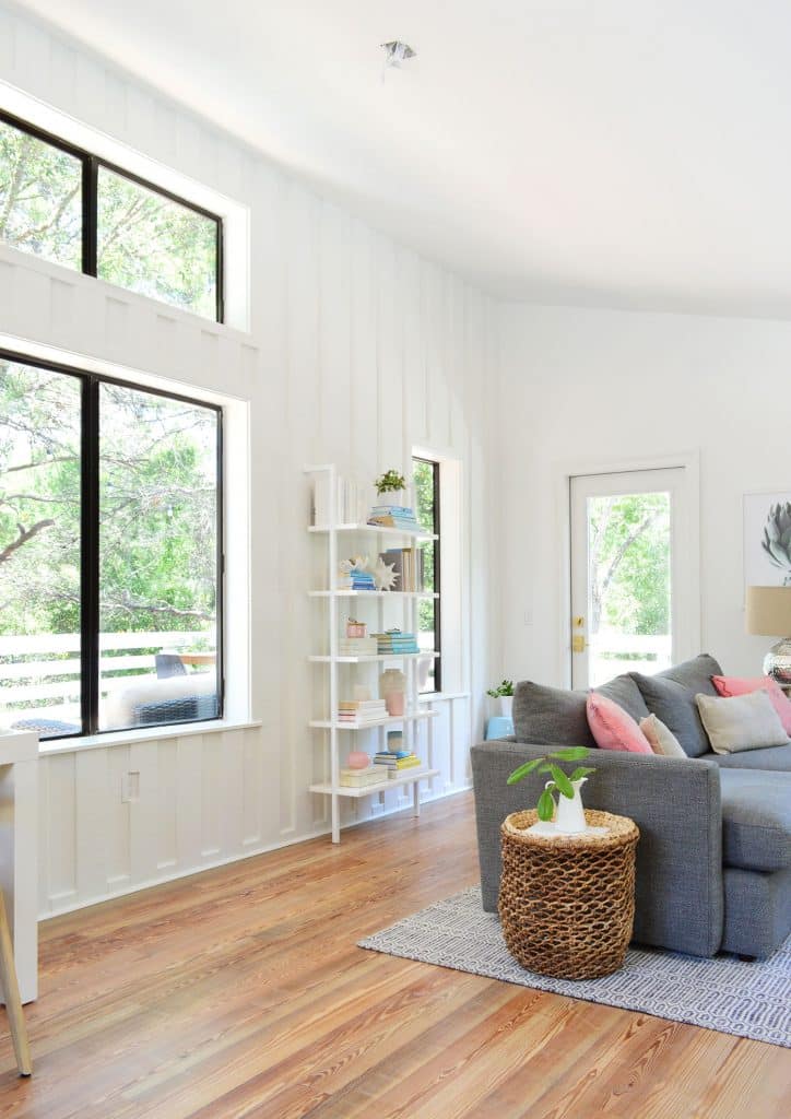 Beachy Living Room With Missing Ceiling Fixture