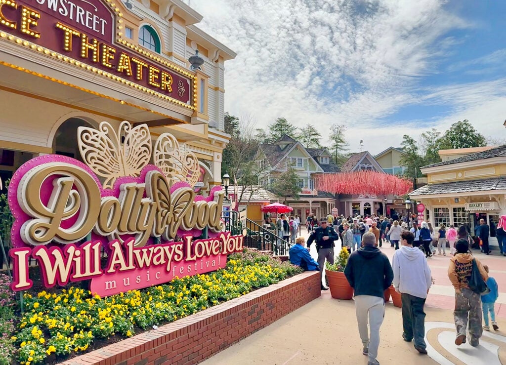 Dollywood Sign In Pigeon Forge TN