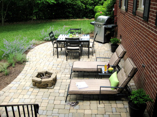 Stone Paver Patio With Lounge Chairs And Dining Table